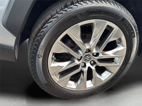 Used 2019 Toyota RAV4 XLE Premium w/ Cold Weather Package AWD/4WD image 29