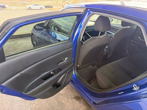 Used 2022 Hyundai Elantra SEL w/ Convenience Package image 17