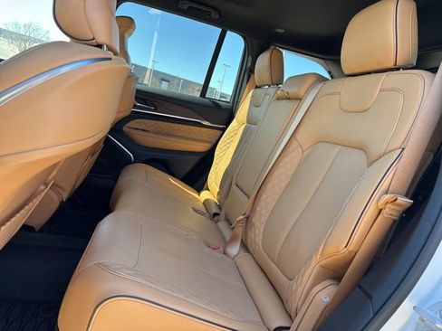Used 2025 Jeep Grand Cherokee Summit AWD/4WD image 13
