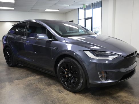 Used 2018 Tesla Model X 100D AWD/4WD image 7