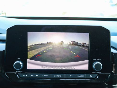 Used 2023 Nissan Pathfinder SV image 15