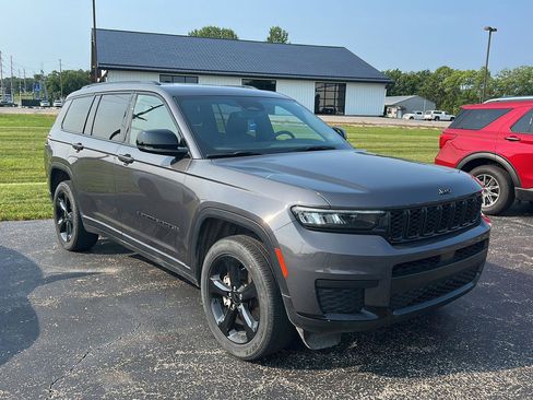 Used 2023 Jeep Grand Cherokee L Laredo AWD/4WD image 3
