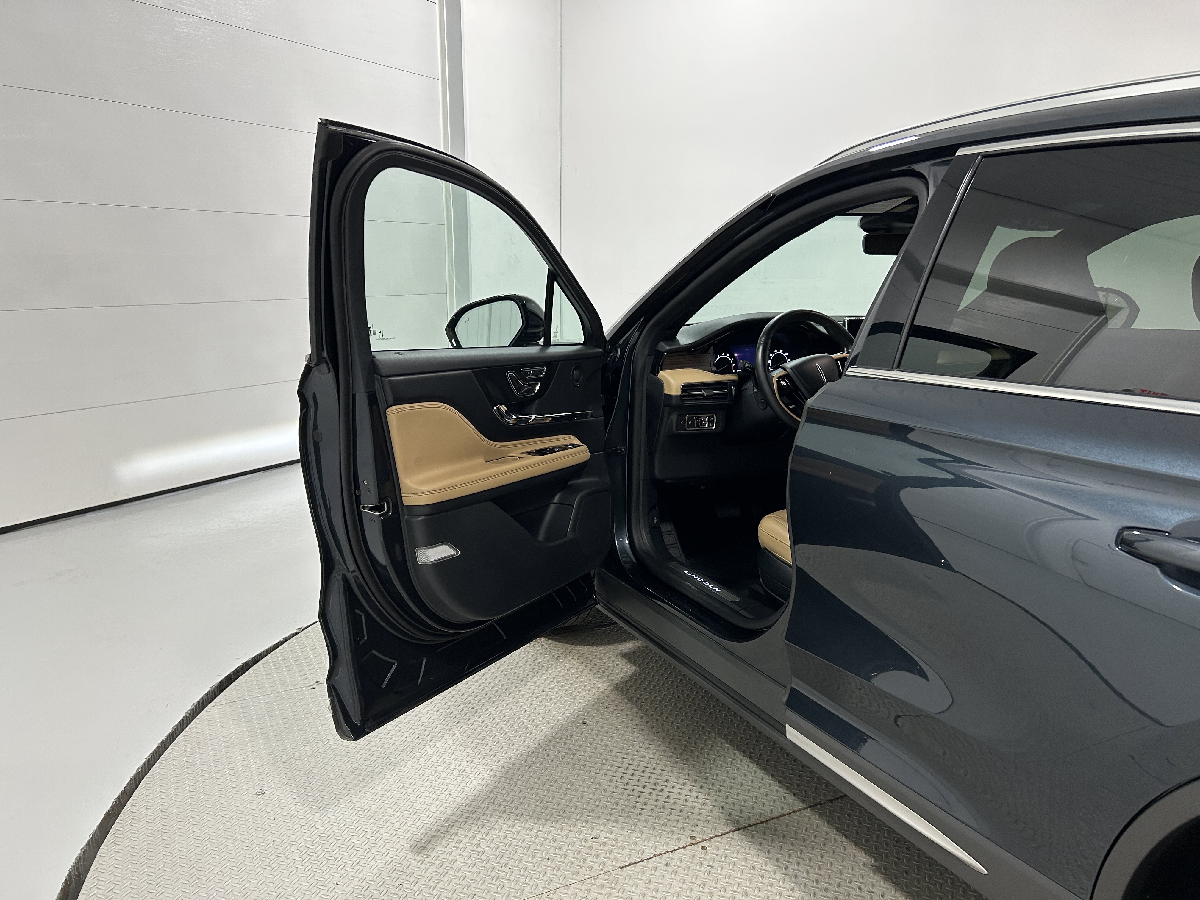 Used 2020 Lincoln Corsair Reserve w/ Elements Package AWD/4WD image 23