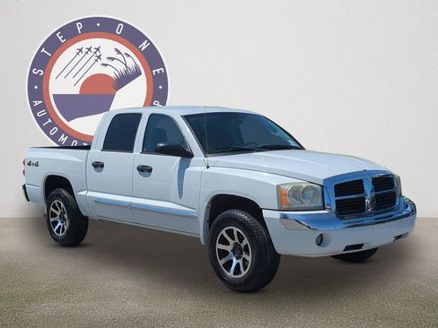 Used 2005 Dodge Dakota Laramie AWD/4WD image 2