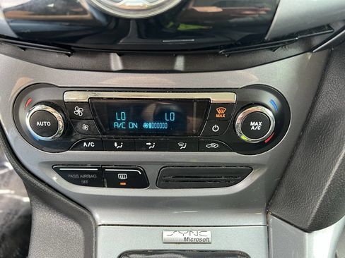 Used 2012 Ford Focus Titanium FWD image 18
