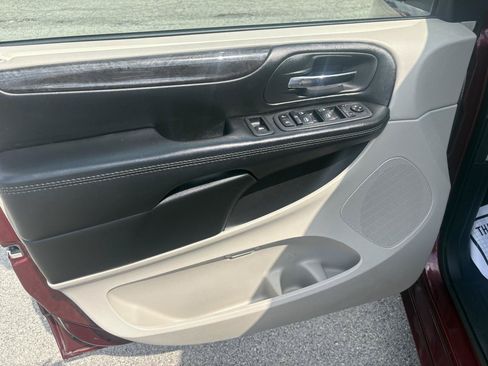 Used 2020 Dodge Grand Caravan SE FWD image 10