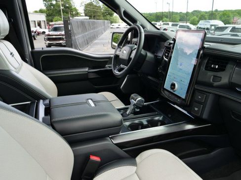 Used 2024 Ford F150 Lightning Platinum AWD/4WD image 46