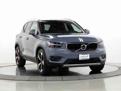 Used 2020 Volvo XC40 T5 Momentum w/ Protection Package Premier image 1