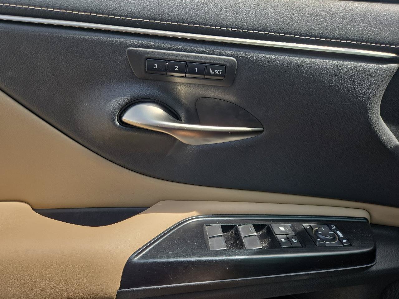 Used 2020 Lexus ES 350 w/ Premium Package FWD image 17