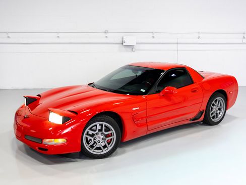Used 2002 Chevrolet Corvette Z06 w/ Memory Pkg image 4