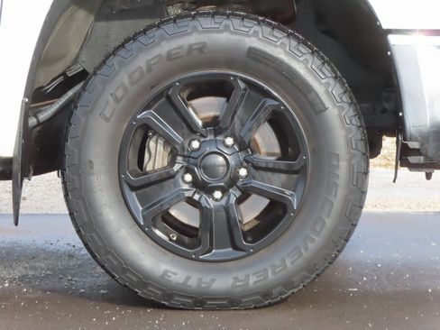 Used 2018 Toyota Tundra SR5 image 9