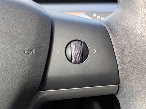 Used 2023 Tesla Model Y Long Range image 28