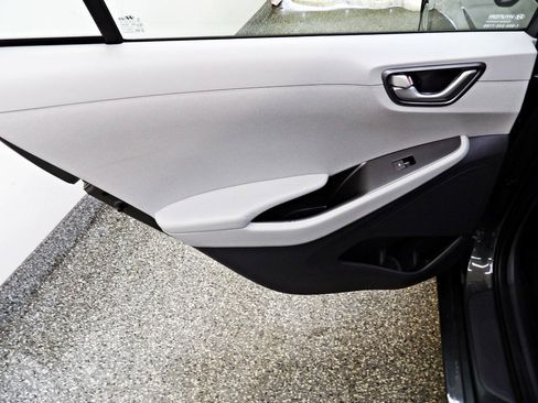 Used 2020 Hyundai Ioniq Blue FWD image 9