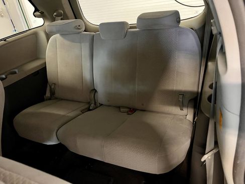 Used 2012 Toyota Sienna LE image 17