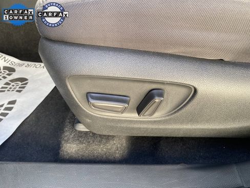 Used 2024 Toyota Highlander LE image 27