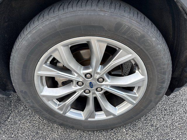 Used 2021 Ford Explorer XLT w/ Equipment Group 202A AWD/4WD image 9