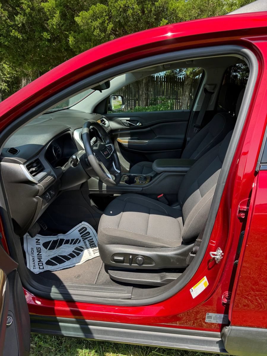 Used 2021 GMC Acadia SLE w/ Driver Convenience Package FWD image 9