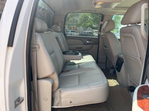 Used 2013 GMC Sierra 2500 SLT w/ Entertainment Package image 14