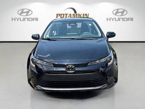 Used 2023 Toyota Corolla LE FWD image 2