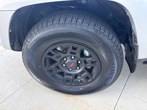 Used 2021 Toyota 4Runner Venture w/ Moonroof Package AWD/4WD image 12