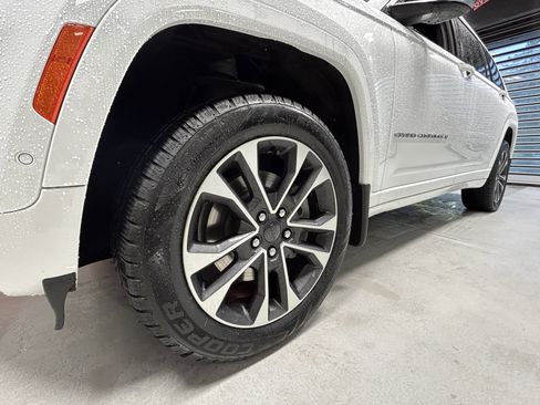 Certified 2022 Jeep Grand Cherokee L Overland w/ MOPAR Finishing Package AWD/4WD image 16