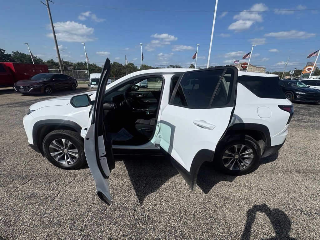 Used 2026 Chevrolet Equinox LT AWD/4WD image 4