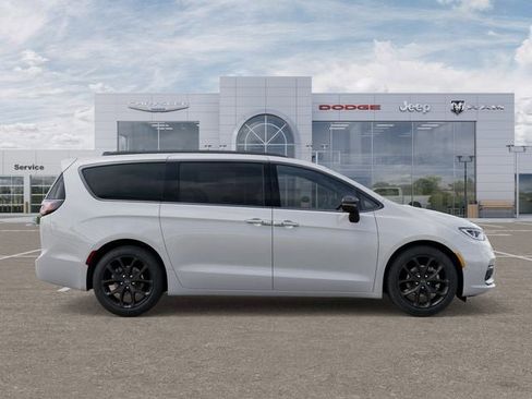 New 2026 Chrysler Pacifica Select w/ S Appearance Package image 21