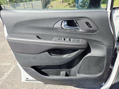 New 2026 Chrysler Pacifica Select FWD image 29