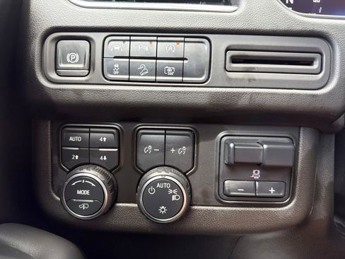 Used 2024 Chevrolet Tahoe Z71 w/ Z71 Off-Road Package AWD/4WD image 21