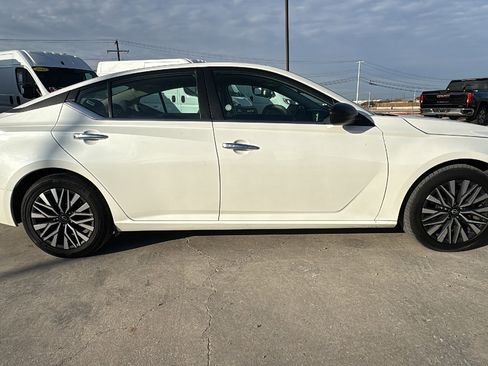 Used 2024 Nissan Altima 2.5 SV image 4