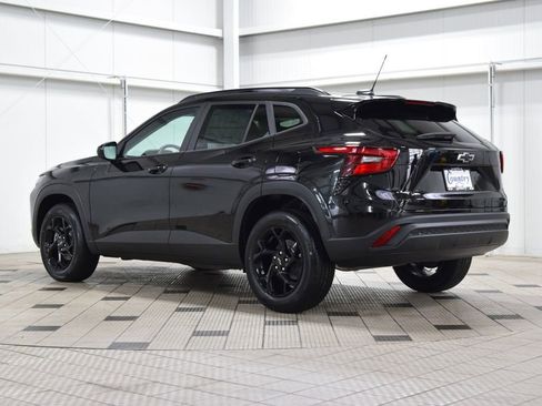 New 2026 Chevrolet Trax LT w/ Midnight Edition FWD image 6