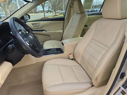 Used 2017 Toyota Camry XLE w/ Moonroof Package image 15