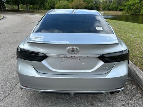 Used 2021 Toyota Camry SE image 4