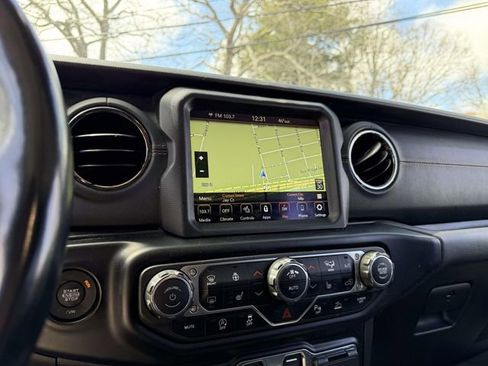Used 2022 Jeep Wrangler Unlimited Sahara AWD/4WD image 30