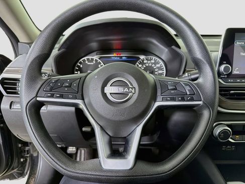 Used 2025 Nissan Altima 2.5 SV FWD image 15