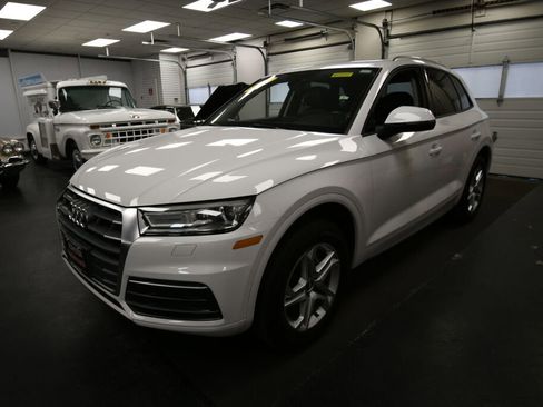 Used 2018 Audi Q5 2.0T Premium w/ Convenience Package AWD/4WD image 2