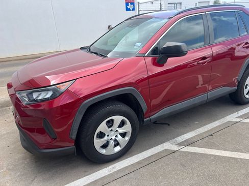 Used 2019 Toyota RAV4 LE FWD image 4