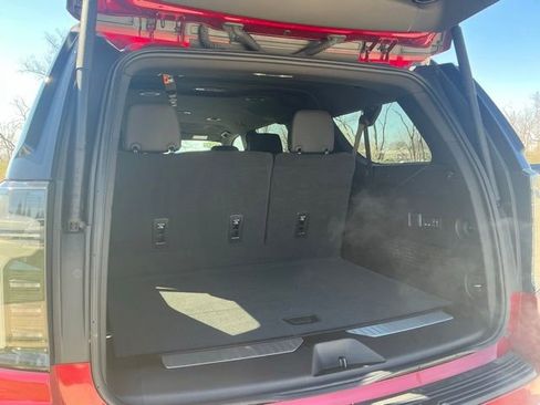 Used 2025 Chevrolet Suburban Premier AWD/4WD image 9