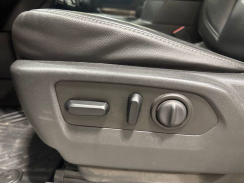 Used 2020 Chevrolet Silverado 1500 LT Trail Boss image 28