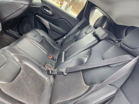 Used 2020 Jeep Cherokee Latitude w/ Quick Order Package 26F North image 5