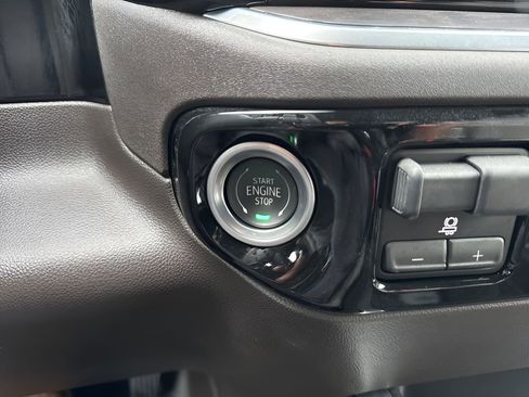 Used 2025 GMC Sierra 1500 SLT image 24