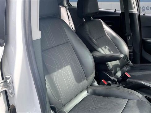Used 2022 Chevrolet Trax LT w/ Redline Edition AWD/4WD image 29