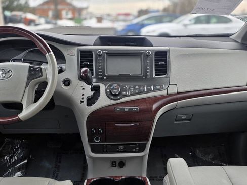 Used 2014 Toyota Sienna Limited image 17