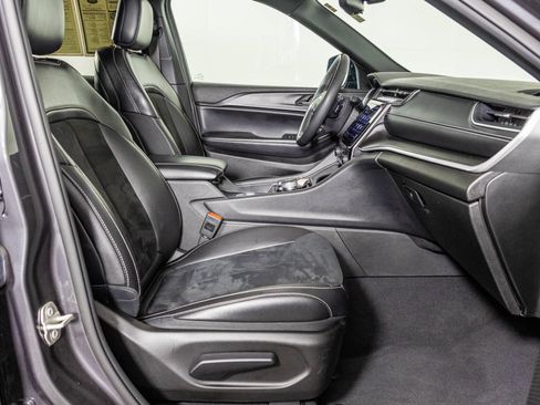 Used 2024 Jeep Grand Cherokee Altitude AWD/4WD image 47