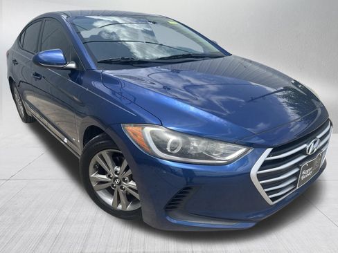 Used 2017 Hyundai Elantra SE FWD image 3