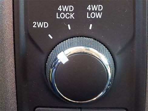 Used 2018 RAM 2500 Tradesman w/ Chrome Appearance Group image 25