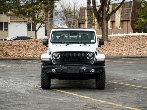 Used 2025 Jeep Gladiator Willys image 2