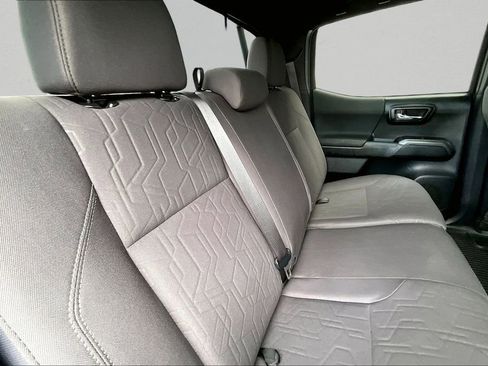 Used 2018 Toyota Tacoma TRD Off-Road w/ Technology Package AWD/4WD image 26