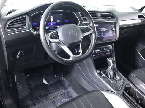 Used 2022 Volkswagen Tiguan SE image 9