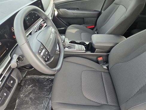 New 2026 Kia Sportage LX image 9